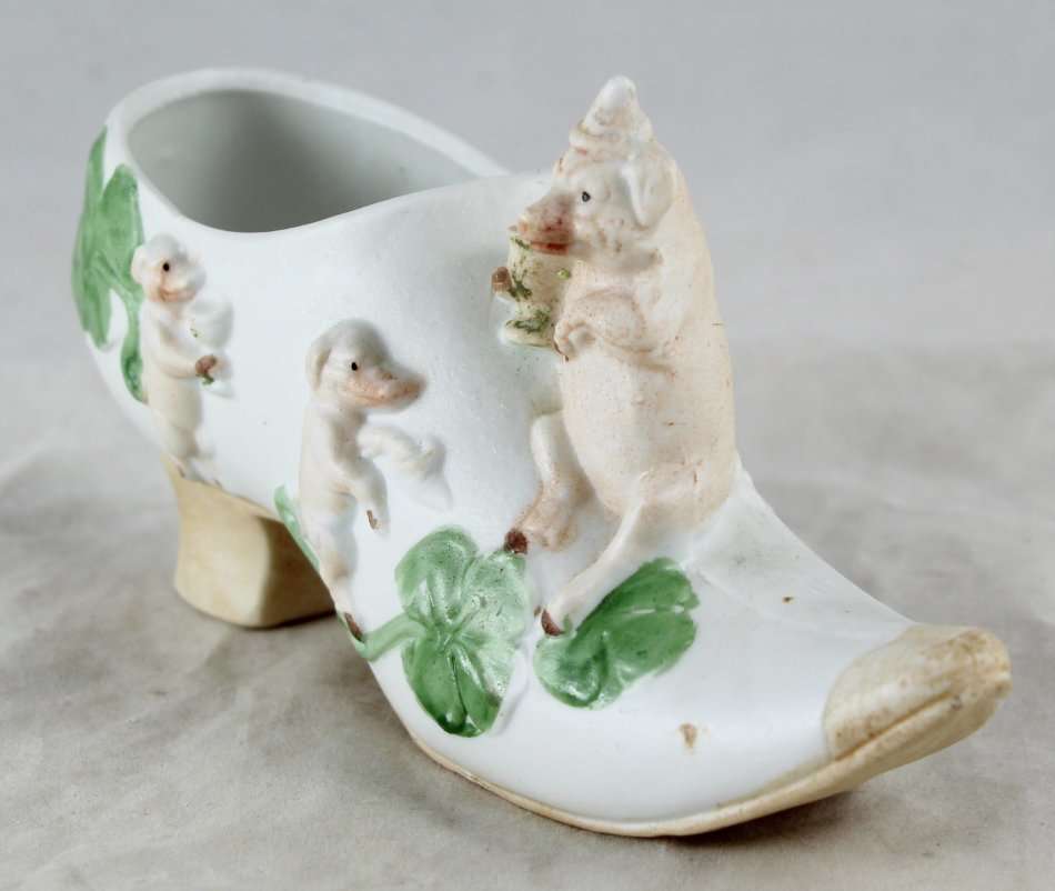 Small Shoe with Piggies - Beautiful! - Bid Now!!!