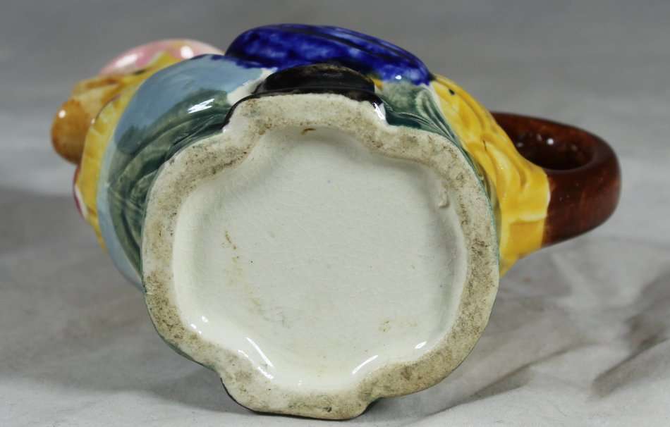 Porcelain chicken egg separator