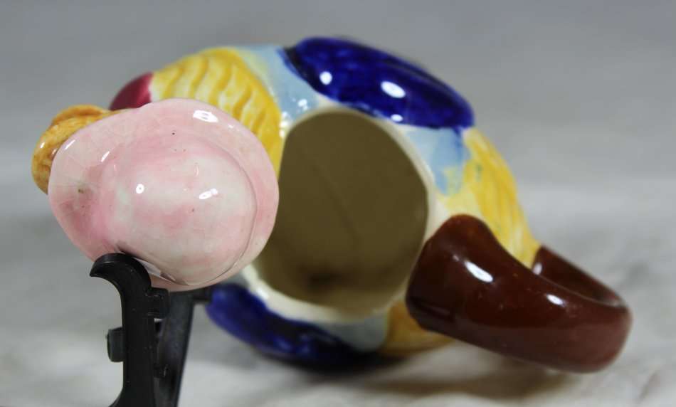 Porcelain chicken egg separator