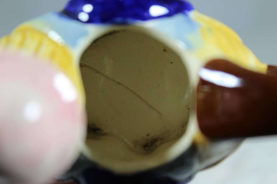 Porcelain chicken egg separator