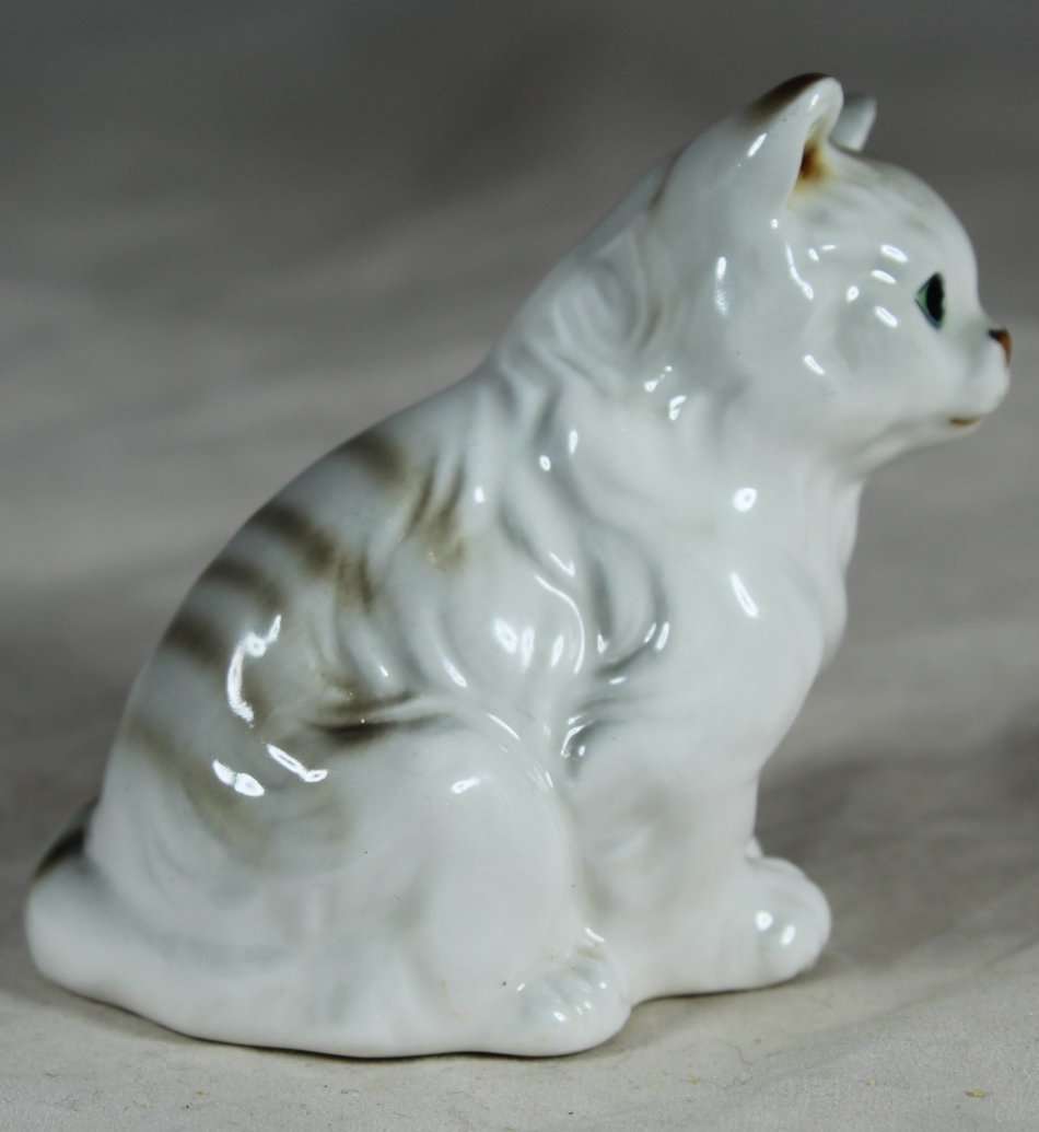 Small Porcelain Cat - BID NOW!!!