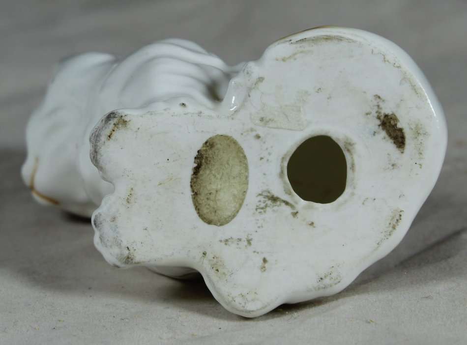 Small Porcelain Cat - BID NOW!!!