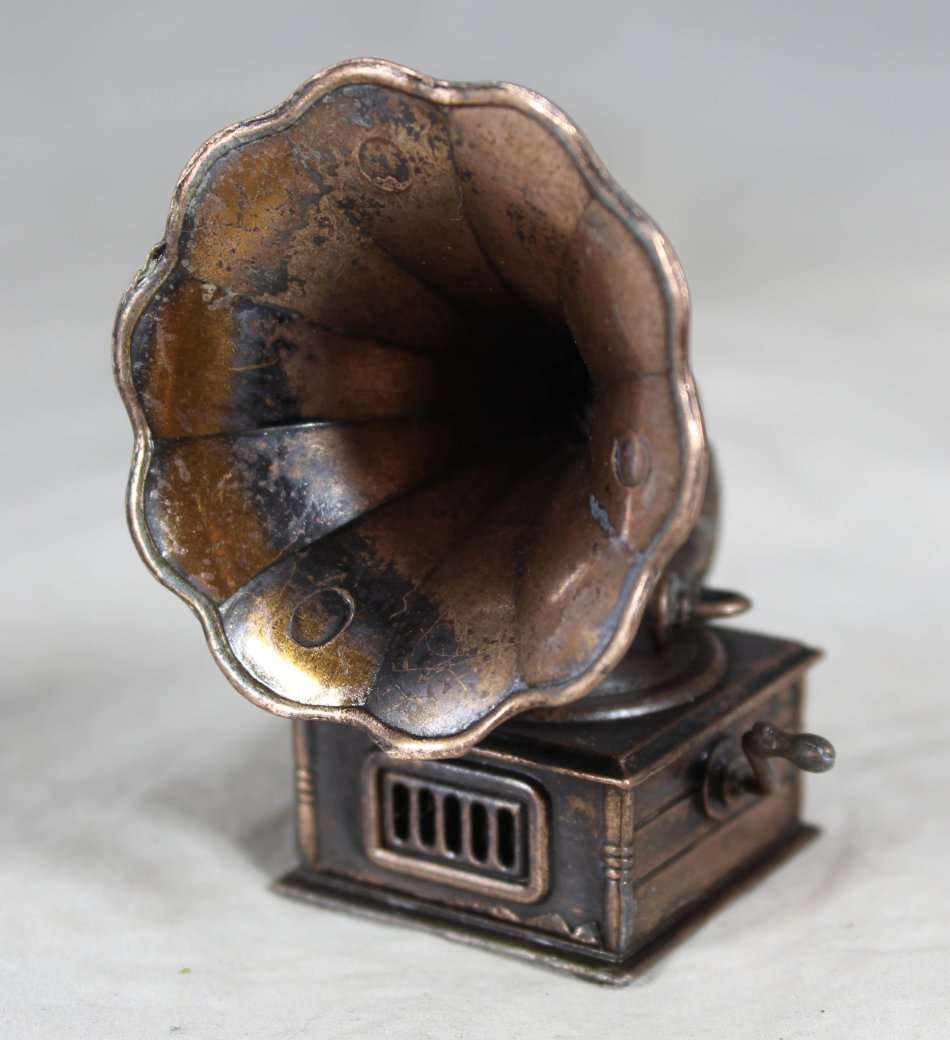 Holly Hobbie Diecast Metal-Box included but not sealed-GramaPhone Sharpener with moveable Parts