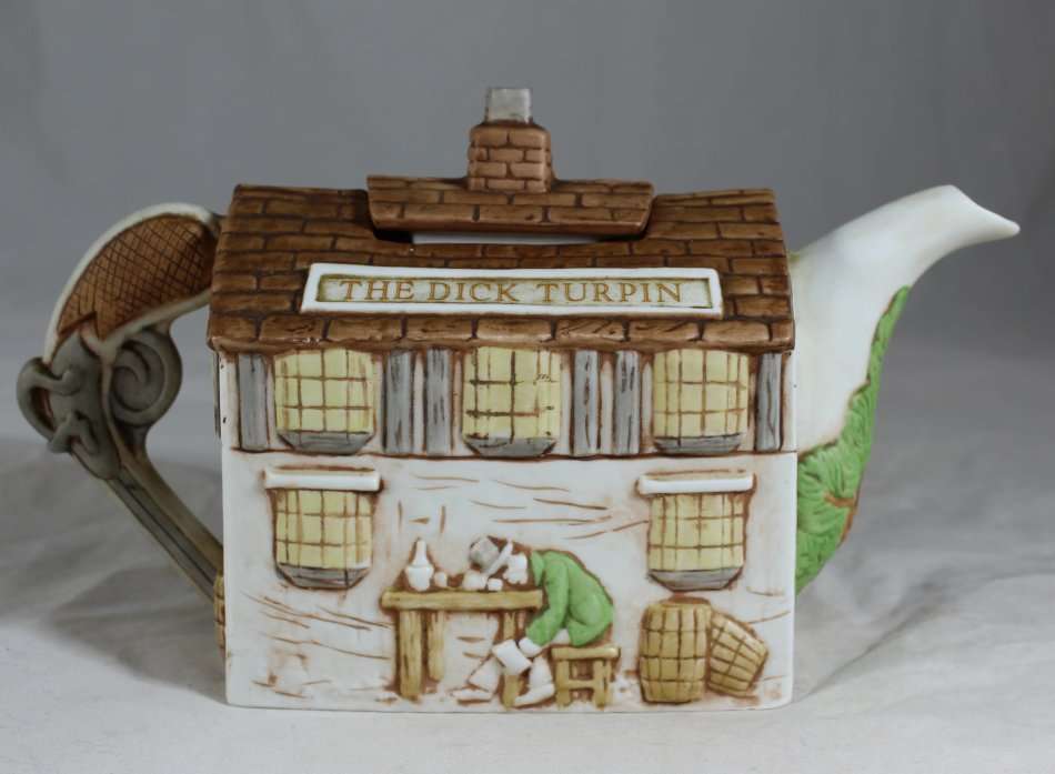 Character Tea Pot - Christopher Wren - The Dick Turpen Pub - BID NOW!!!