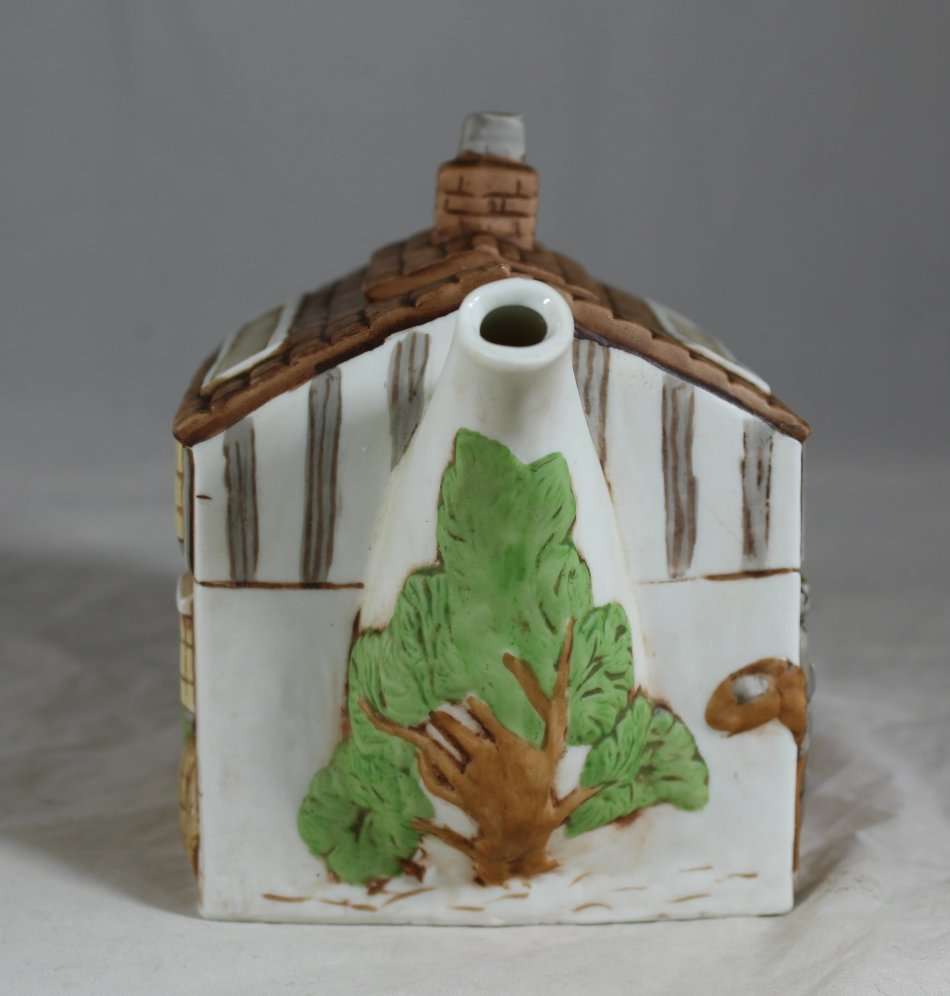 Character Tea Pot - Christopher Wren - The Dick Turpen Pub - BID NOW!!!