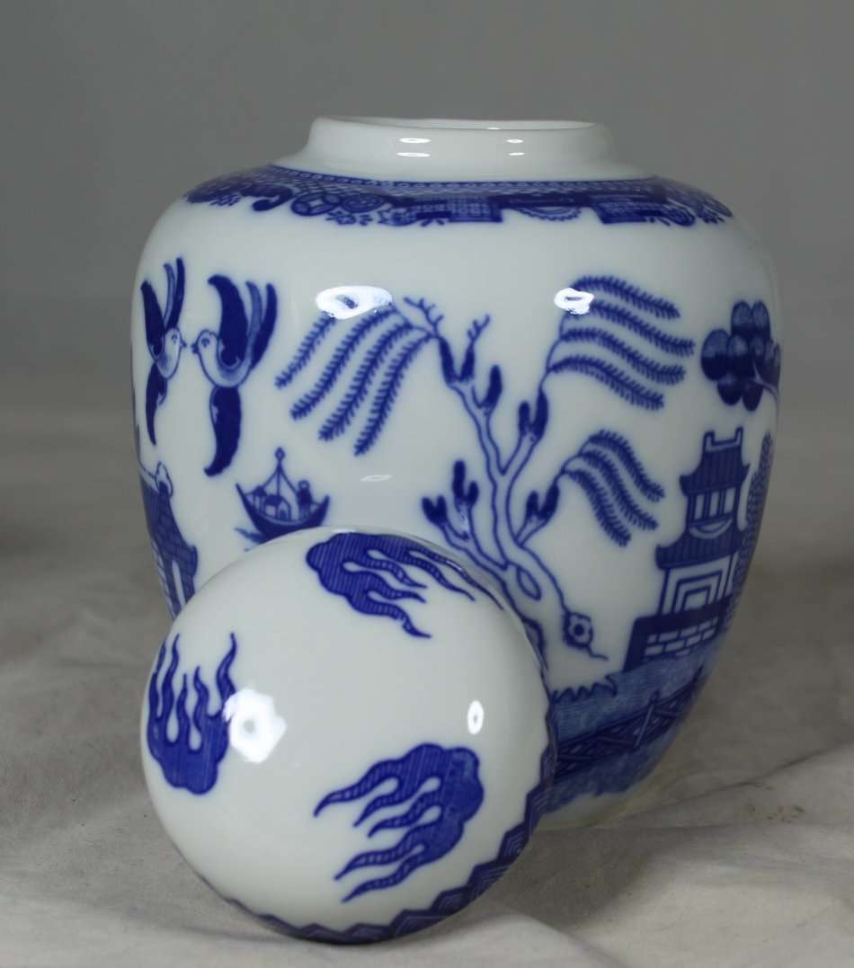 Blue Willow Ginger Jar - BID NOW!!!