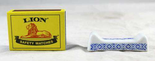 Chinese B and W Spoon rest- Bid Now!!