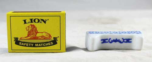 Chinese B and W Spoon rest- Bid Now!!