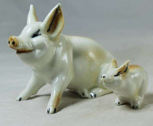 Pig set Figurine - Bid Now!!