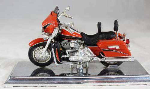 Maisto -  Bike - Harley Davidson 2004 FLHTCSE CVO `Electroglide` - Bid Now!!