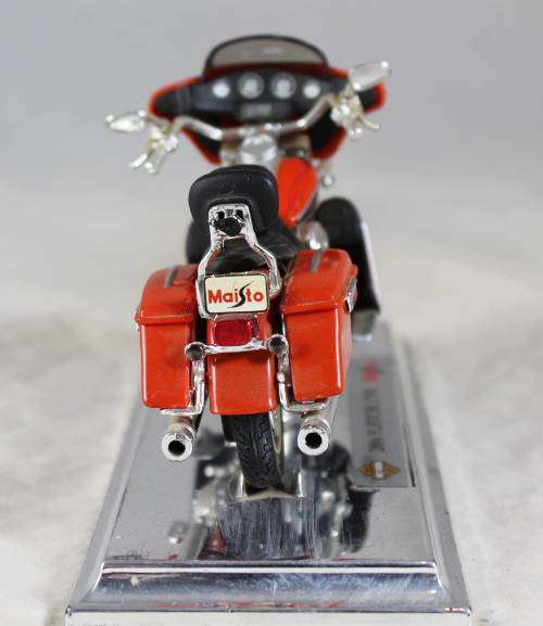 Maisto -  Bike - Harley Davidson 2004 FLHTCSE CVO `Electroglide` - Bid Now!!