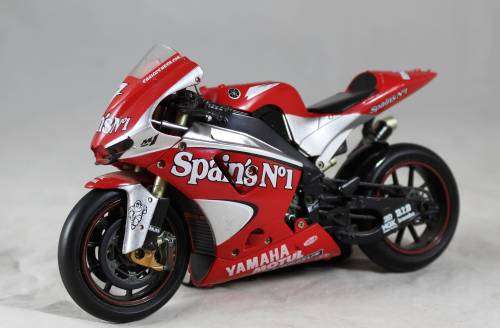 Scale 1:12 - Yamaha YZF M1 (2004) - Bid Now!!