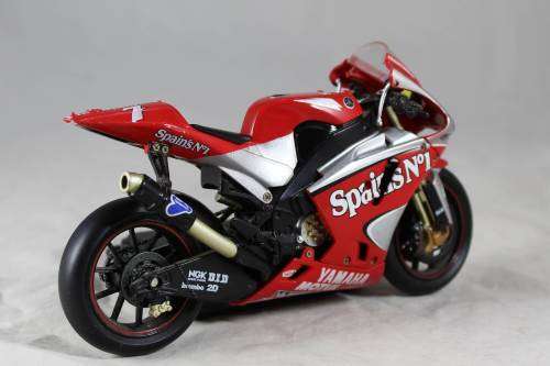 Scale 1:12 - Yamaha YZF M1 (2004) - Bid Now!!