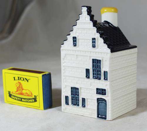 KLM - Bols - Dutch House #82 Filled with Liquid -  Bid Now!!