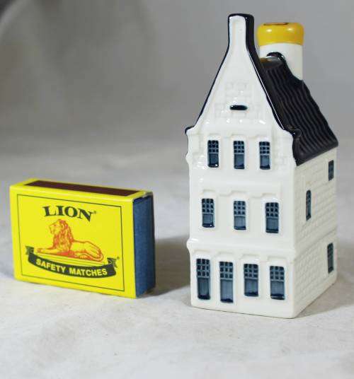 KLM - Bols - Dutch House #31 Filled with Liquid -  Bid Now!!