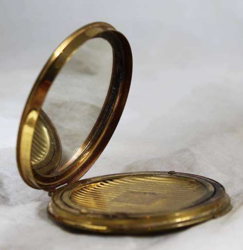 Stratton Powder Compact -  Bid Now!!