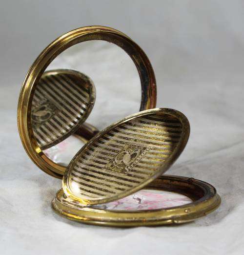 Stratton Powder Compact -  Bid Now!!