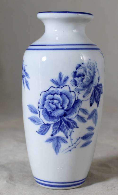 Delft - Small Vase - Bid Now!!