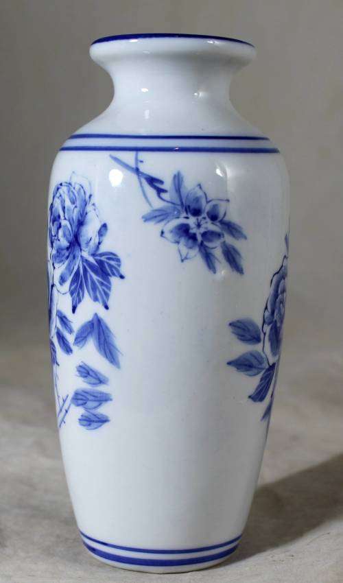 Delft - Small Vase - Bid Now!!