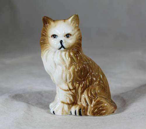 Porcelain Sitting Cat - Bid Now!!