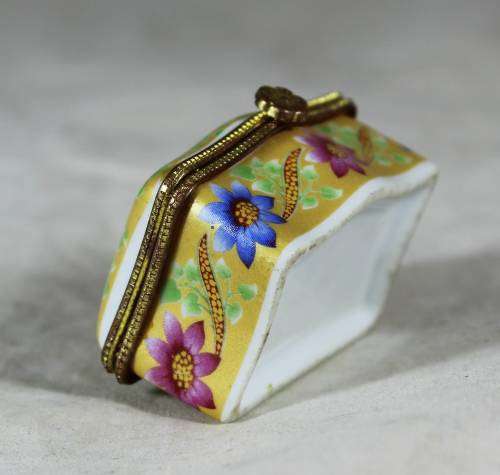 Decorated Porcelain Pill Box - Bid Now!!