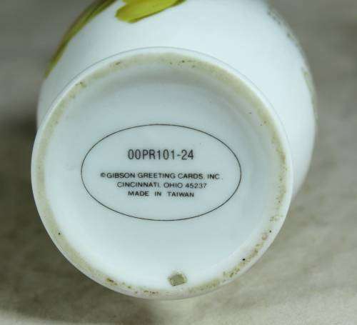 Gibson Greeting Cards inc. - Praying Vase - Bid Now!!