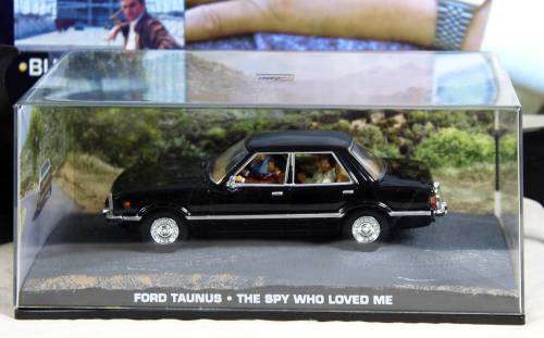James Bond 007 with magazine - Ford Taunus  #75- The Spy Who Loved Me - Bid Now!!