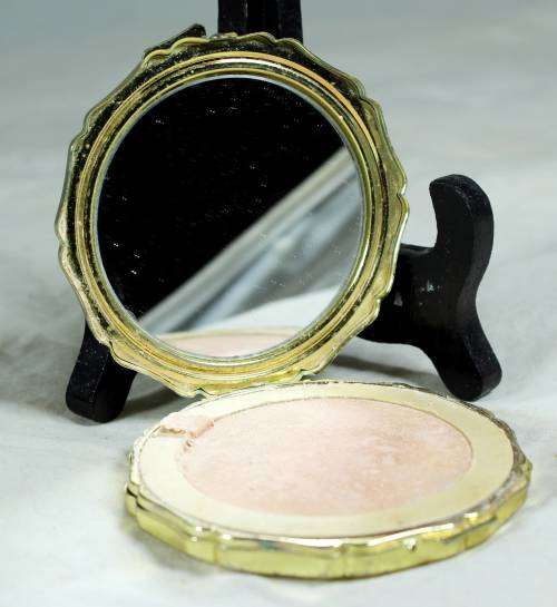 Powder Compact - Gold Herringbone - Bid Now!!