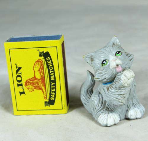 Cat Licking its Paw - Bid Now!!