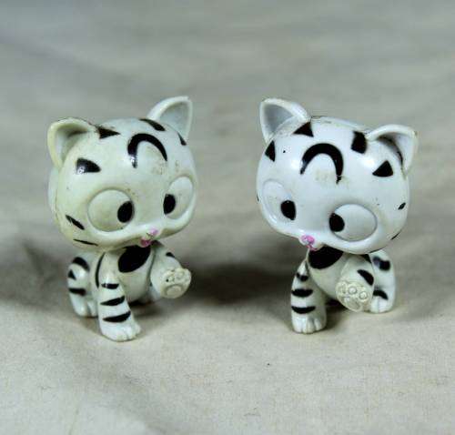Miniature Pair of Striped Cats - Bid Now!!