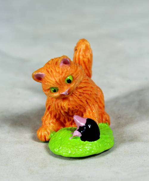 Miniature cat and mouse
