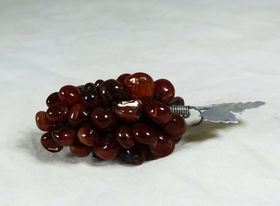 Semi-precious stone bunch of grapes   -  Gorgeous! - Bid Now!!!