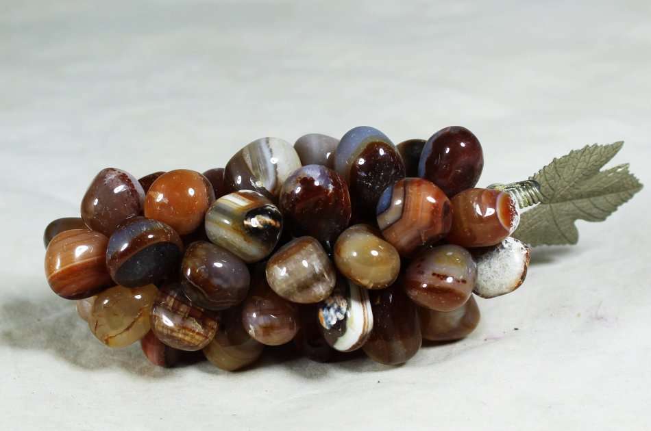 Semi-precious stone bunch of grapes - Gorgeous! - Bid Now!!!