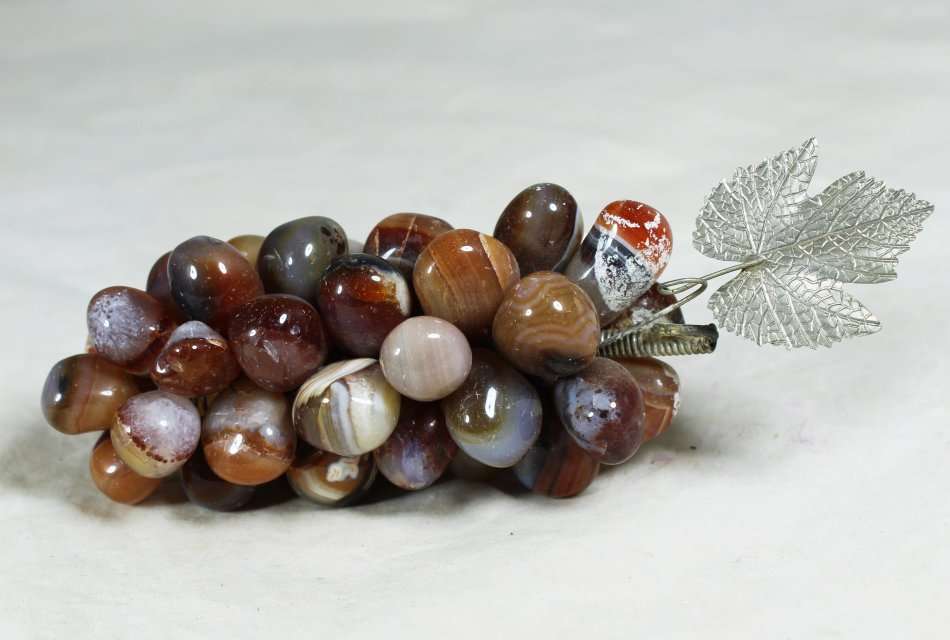 Semi-precious stone bunch of grapes - Gorgeous! - Bid Now!!!