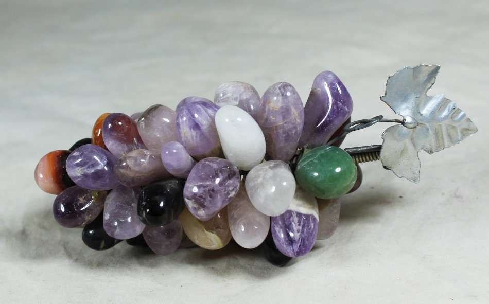 Semi-precious stone bunch of grapes   -  Gorgeous! - Bid Now!!!