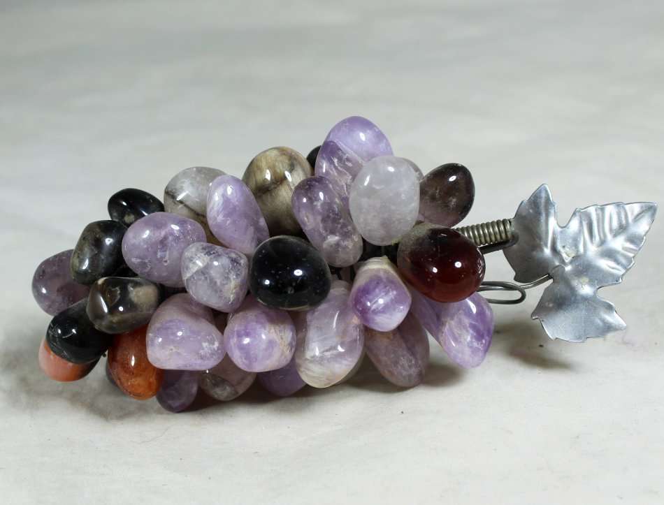 Semi-precious stone bunch of grapes   -  Gorgeous! - Bid Now!!!