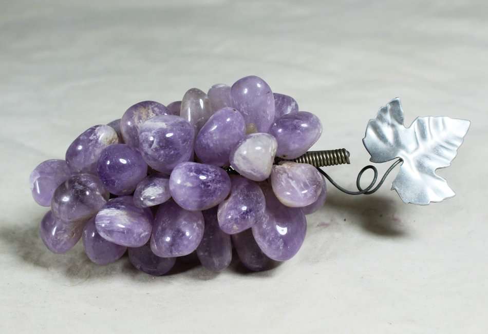 Semi-precious stone bunch of grapes   -  Gorgeous! - Bid Now!!!