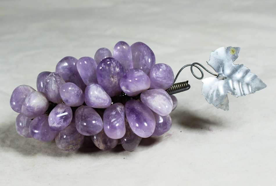 Semi-precious stone bunch of grapes   -  Gorgeous! - Bid Now!!!