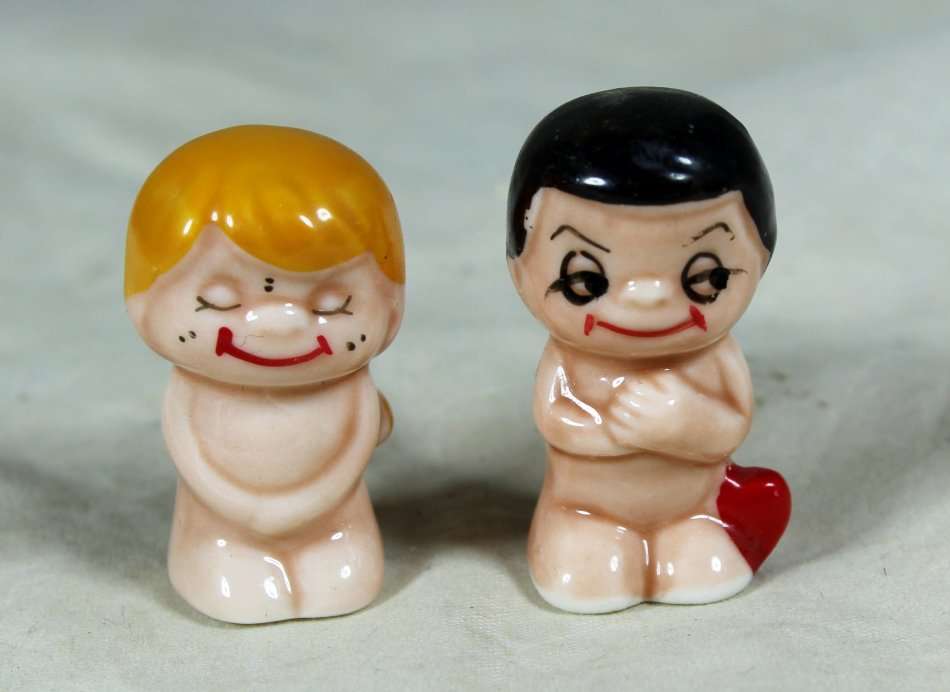 Miniature - Porcelain Lovers Figurines - Beautiful !!!! - Bid Now!!!