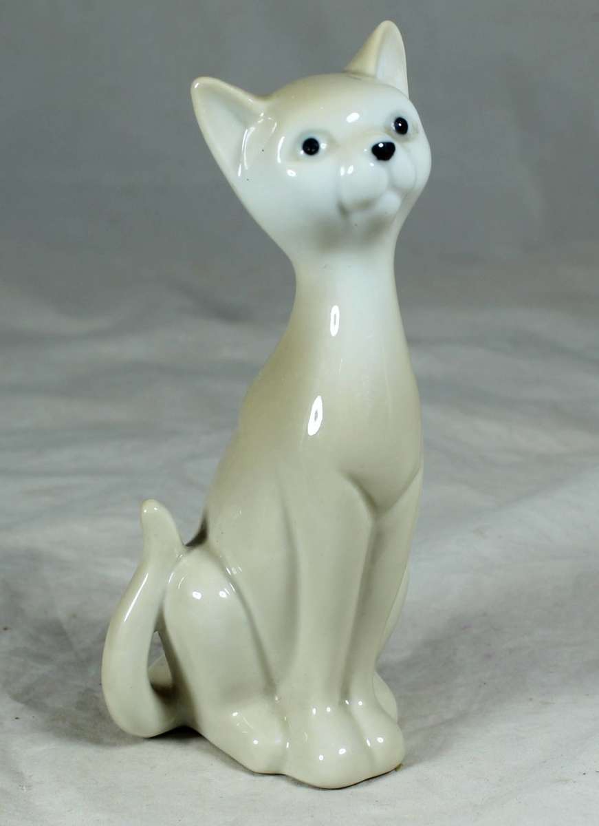 Seated Beige Cat - Beautiful !!!! - Bid Now!!!