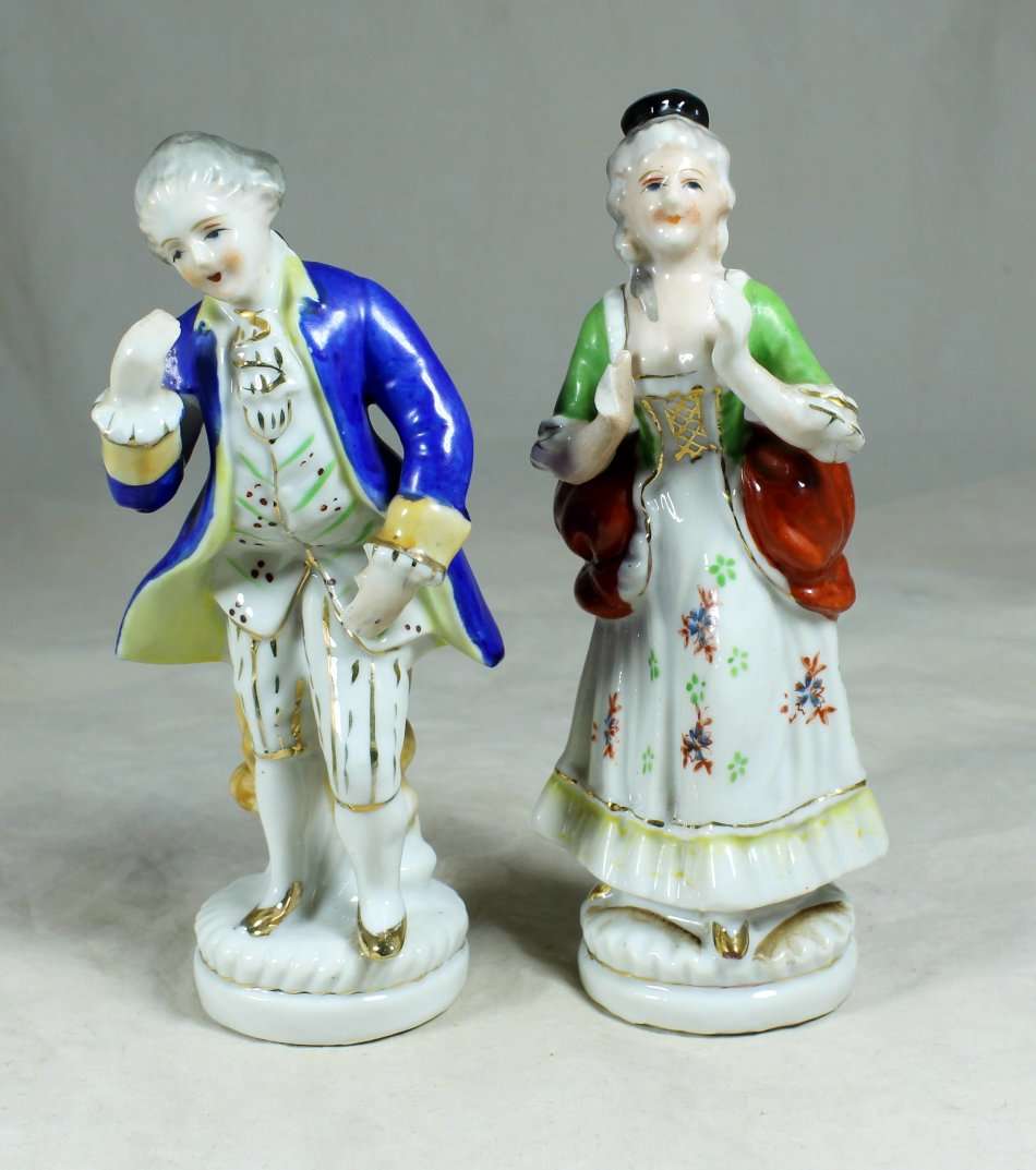 Figurines - A Beautiful Victorian Couple - Bid Now!!!