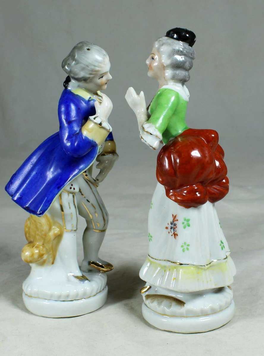 Figurines - A Beautiful Victorian Couple - Bid Now!!!