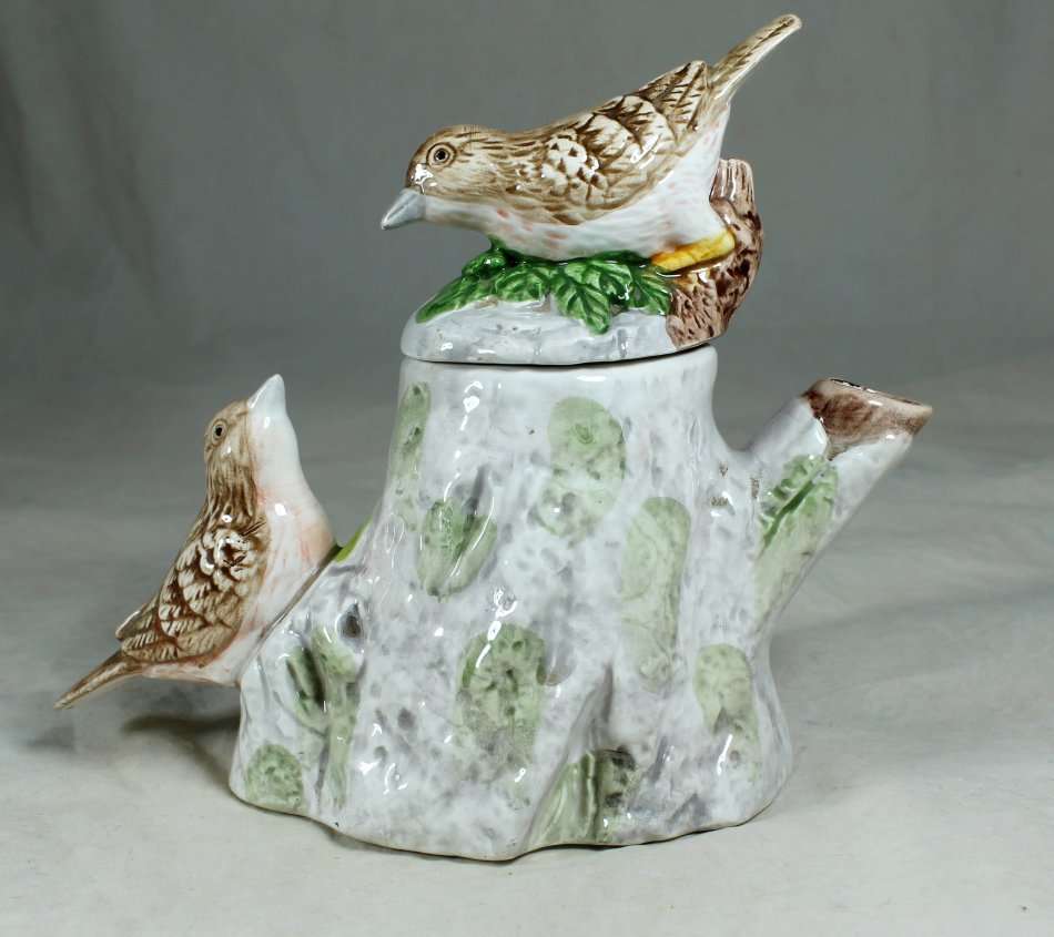A Stunning Birds Tea Pot  - Bid Now!!!