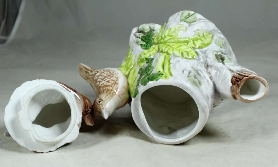 A Stunning Birds Tea Pot  - Bid Now!!!