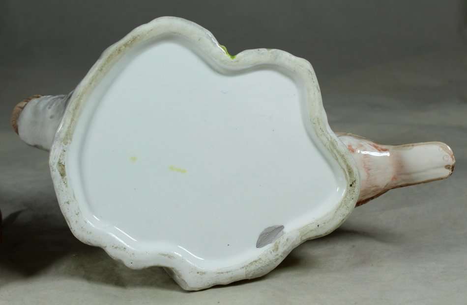 A Stunning Birds Tea Pot  - Bid Now!!!