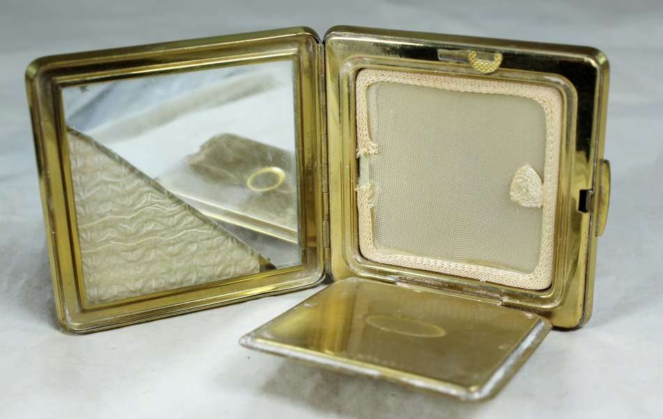 A Stunning Butterfly Themed Powder Compact -  Bid Now!!!