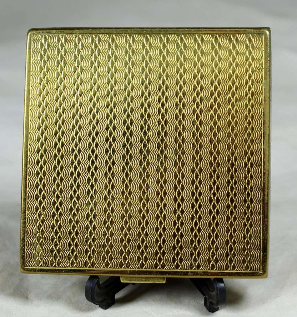 Victorian Scene - Powder Compact - Zell USA - Bid Now!!!