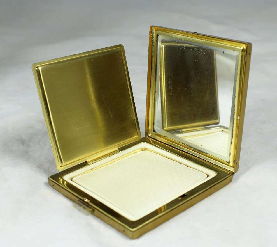 Victorian Scene - Powder Compact - Zell USA - Bid Now!!!