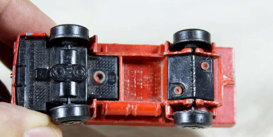 MATCHBOX SERIES - MERCEDES TRUCK  (1978) MADE IN ENGLAND BY LESNEY - BID NOW!!!