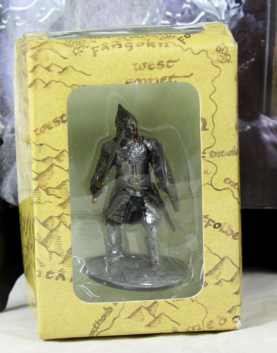 LORD OF THE RINGS - GONDORIAN SOLDIER AT MINAS TIRITH - BID NOW!!!